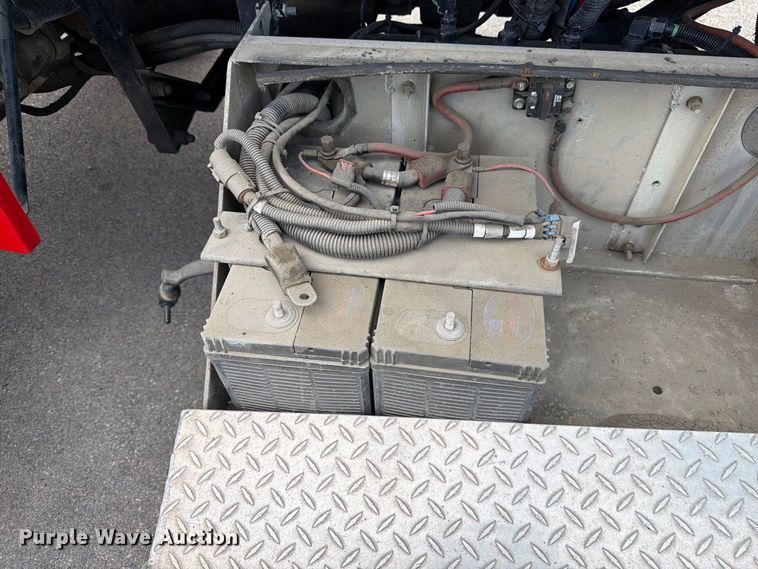 image for item FJ2013 2005 Peterbilt 357 dump truck