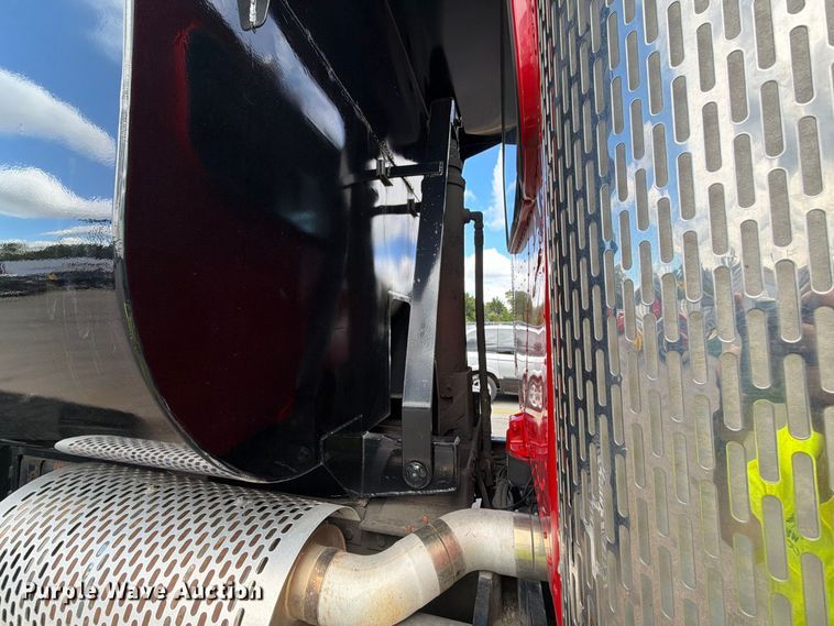 image for item FJ2013 2005 Peterbilt 357 dump truck