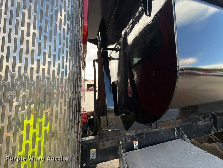 image for item FJ2013 2005 Peterbilt 357 dump truck
