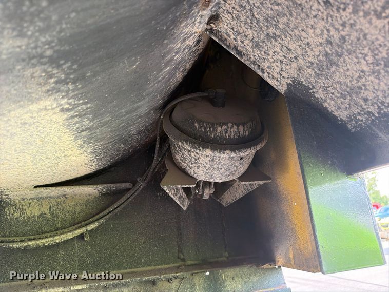 image for item FJ2013 2005 Peterbilt 357 dump truck