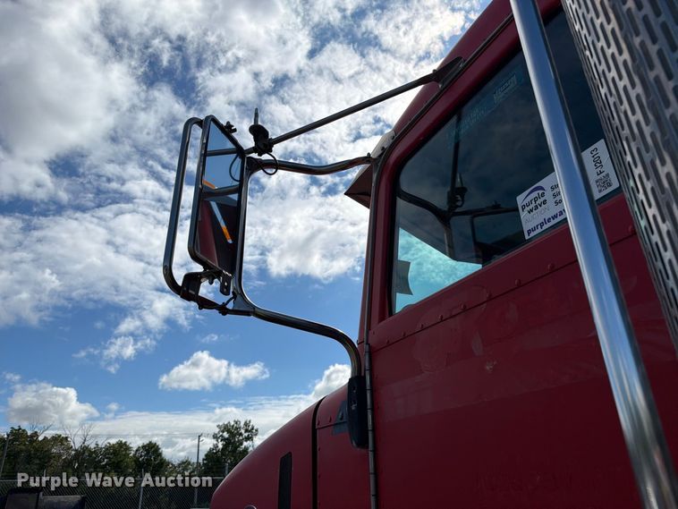 image for item FJ2013 2005 Peterbilt 357 dump truck
