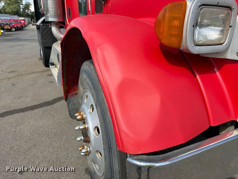 image for item FJ2013 2005 Peterbilt 357 dump truck