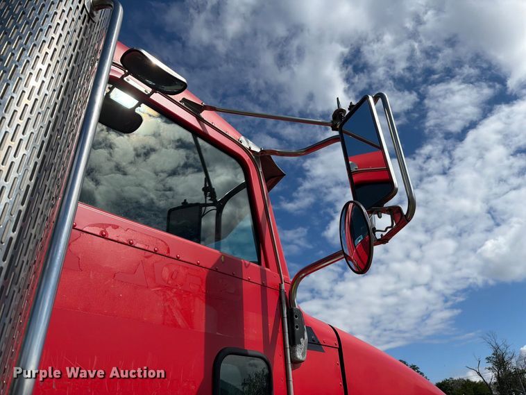 image for item FJ2013 2005 Peterbilt 357 dump truck