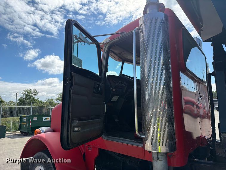 image for item FJ2013 2005 Peterbilt 357 dump truck
