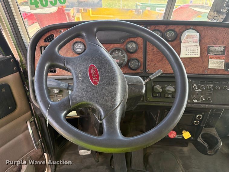 image for item FJ2013 2005 Peterbilt 357 dump truck