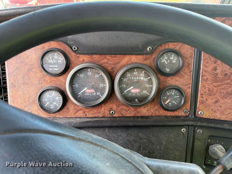 image for item FJ2013 2005 Peterbilt 357 dump truck