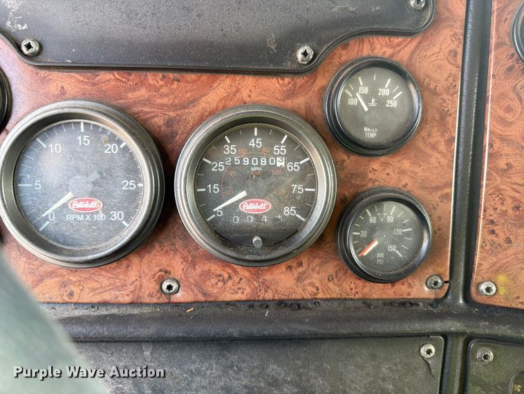 image for item FJ2013 2005 Peterbilt 357 dump truck
