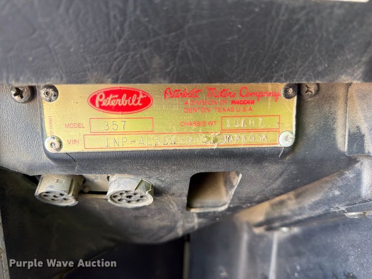 image for item FJ2013 2005 Peterbilt 357 dump truck