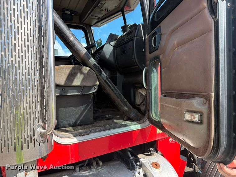 image for item FJ2013 2005 Peterbilt 357 dump truck