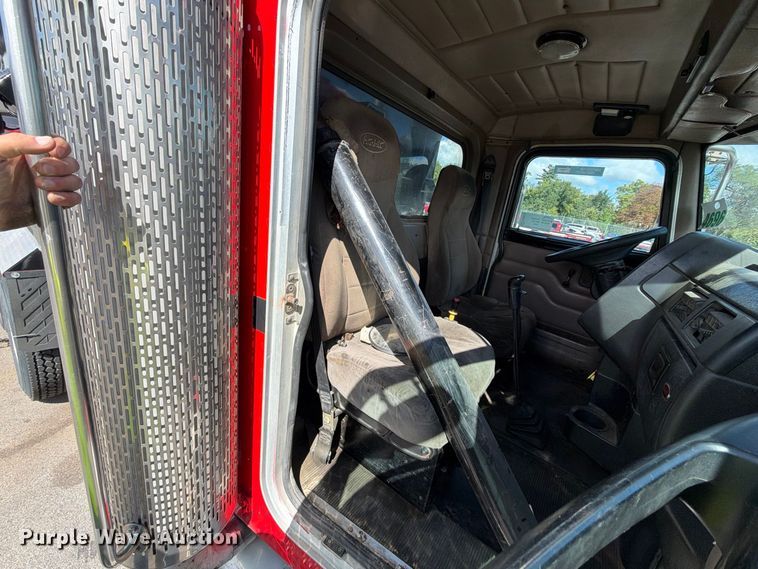 image for item FJ2013 2005 Peterbilt 357 dump truck