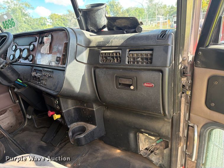 image for item FJ2013 2005 Peterbilt 357 dump truck