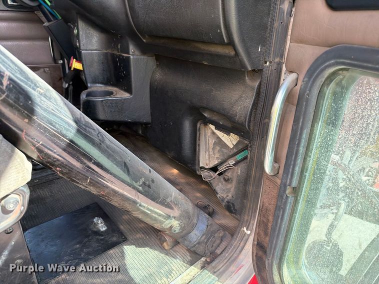 image for item FJ2013 2005 Peterbilt 357 dump truck