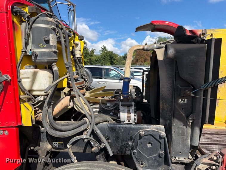 image for item FJ2013 2005 Peterbilt 357 dump truck