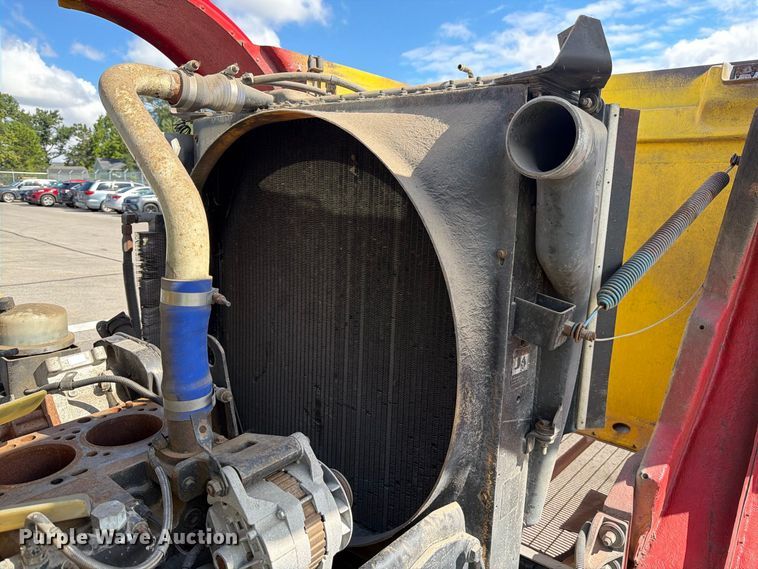 image for item FJ2013 2005 Peterbilt 357 dump truck