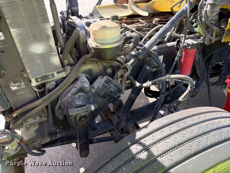 image for item FJ2013 2005 Peterbilt 357 dump truck