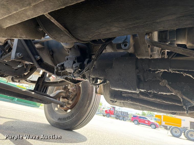 image for item FJ2013 2005 Peterbilt 357 dump truck