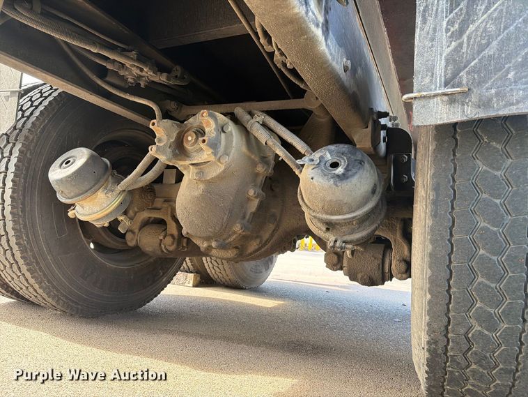 image for item FJ2013 2005 Peterbilt 357 dump truck