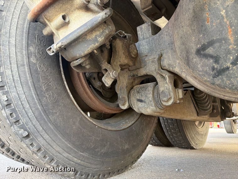 image for item FJ2013 2005 Peterbilt 357 dump truck