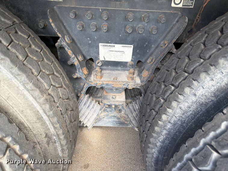 image for item FJ2013 2005 Peterbilt 357 dump truck