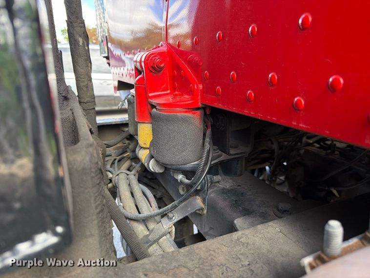 image for item FJ2013 2005 Peterbilt 357 dump truck