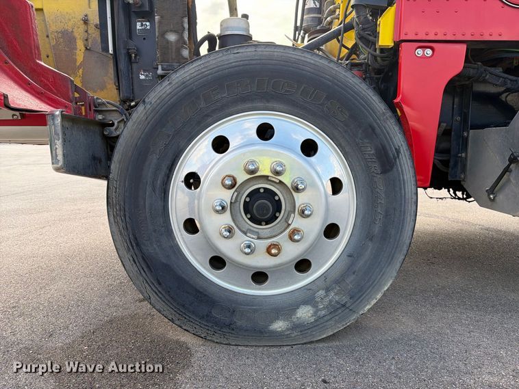 image for item FJ2013 2005 Peterbilt 357 dump truck