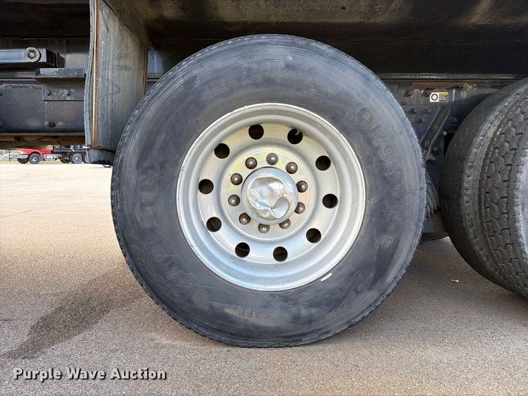 image for item FJ2013 2005 Peterbilt 357 dump truck