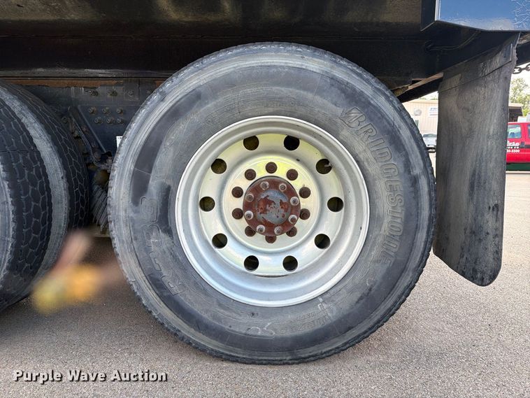 image for item FJ2013 2005 Peterbilt 357 dump truck