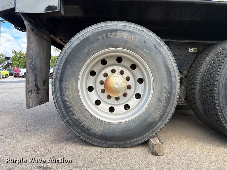 image for item FJ2013 2005 Peterbilt 357 dump truck