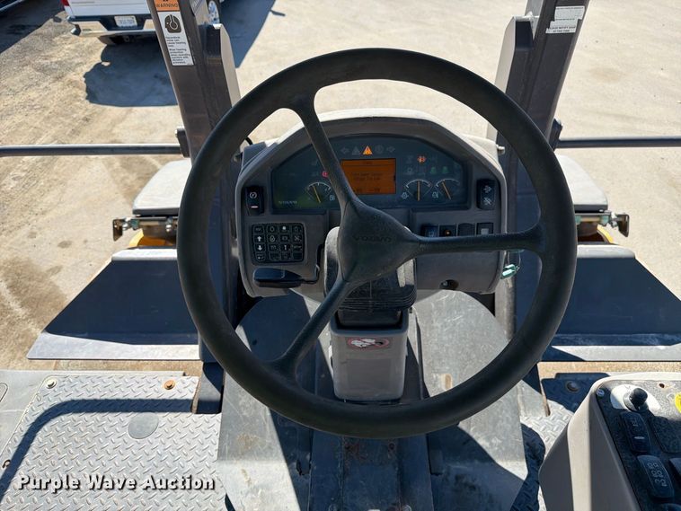 image for item FJ2030 2015 Volvo DD140B double drum vibratory roller