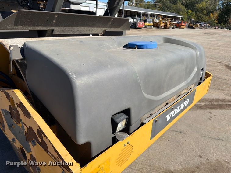 image for item FJ2030 2015 Volvo DD140B double drum vibratory roller