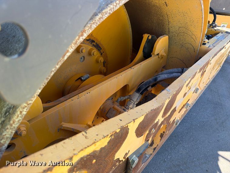 image for item FJ2030 2015 Volvo DD140B double drum vibratory roller