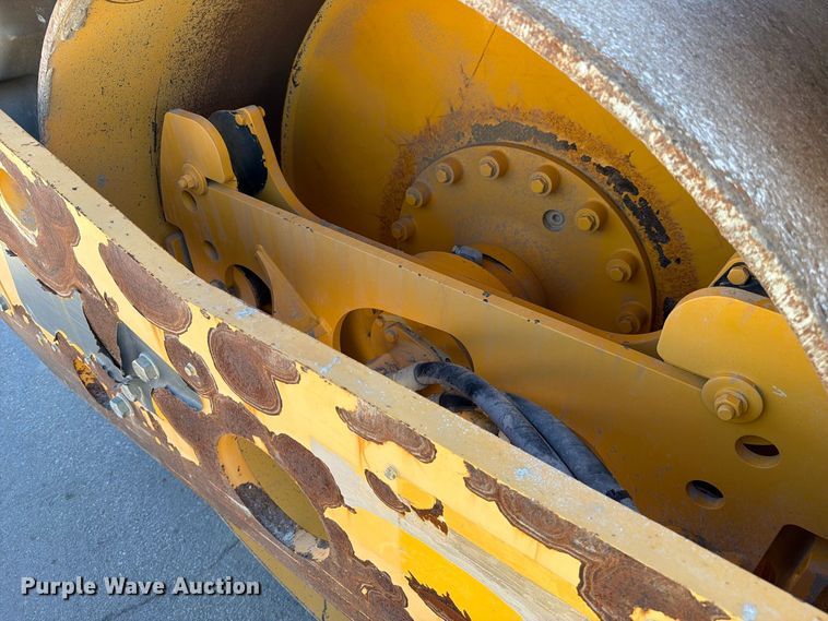 image for item FJ2030 2015 Volvo DD140B double drum vibratory roller