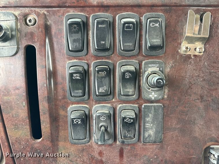 image for item FK2157 2006 Mack CT713 dump truck