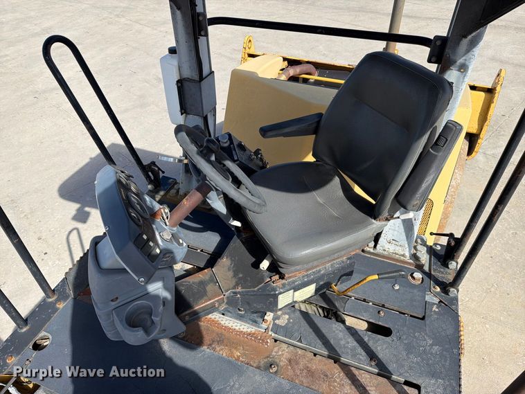 image for item FK2161 2003 Caterpillar CB-534D XW double drum vibratory roller
