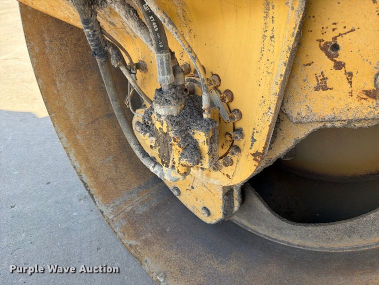image for item FK2161 2003 Caterpillar CB-534D XW double drum vibratory roller