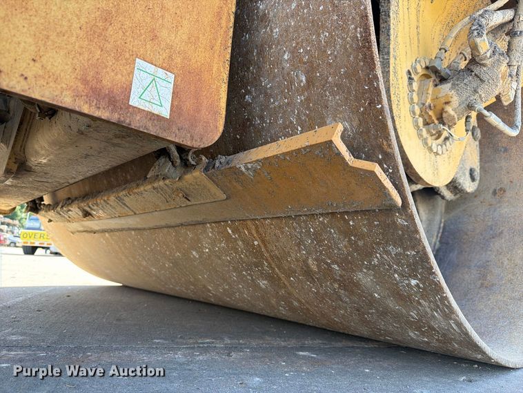 image for item FK2161 2003 Caterpillar CB-534D XW double drum vibratory roller