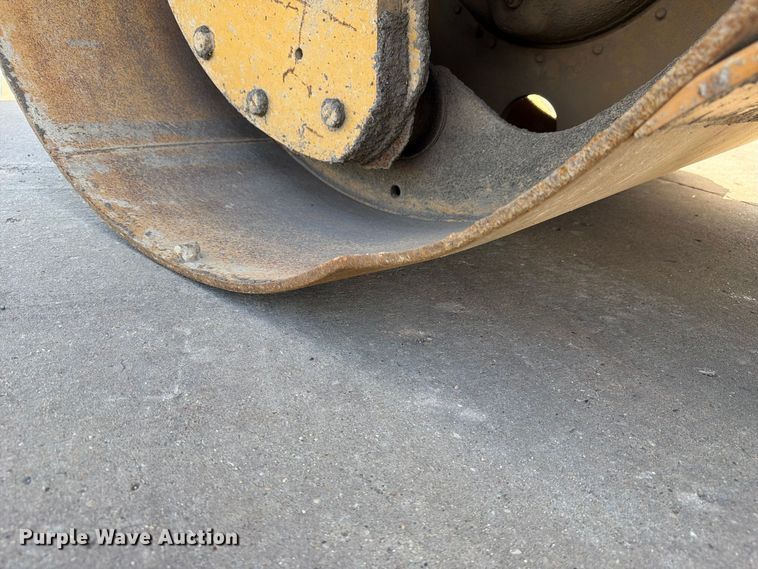 image for item FK2161 2003 Caterpillar CB-534D XW double drum vibratory roller