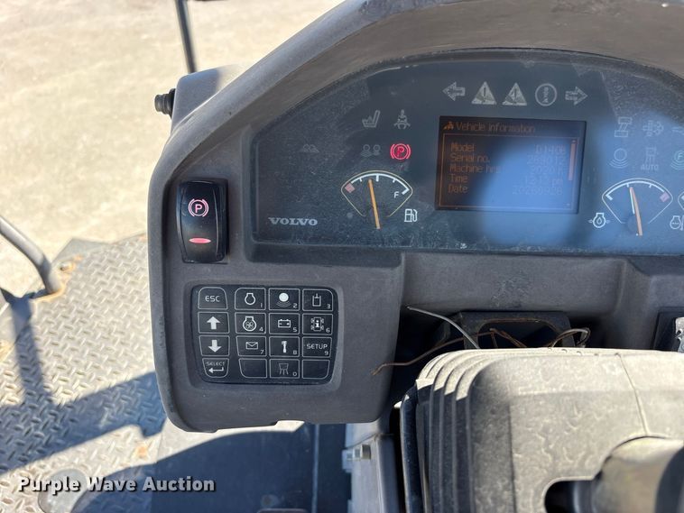 image for item FK2163 2014 Volvo DD140B double drum vibratory roller