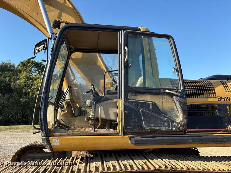 image for item FK2168 2006 Caterpillar 330C L excavator