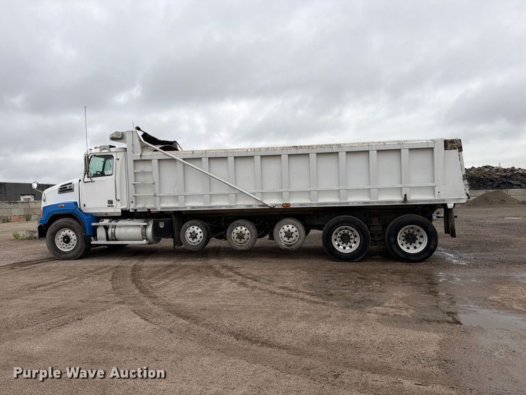image for item FK3677 2017 Western Star 4700 dump truck