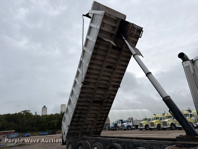 image for item FK3677 2017 Western Star 4700 dump truck
