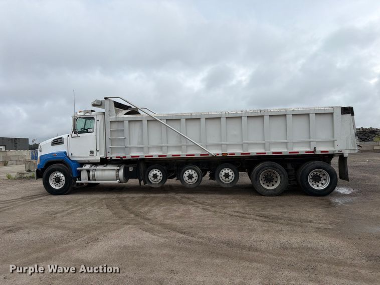 image for item FK3679 2017 Western Star 4700 dump truck