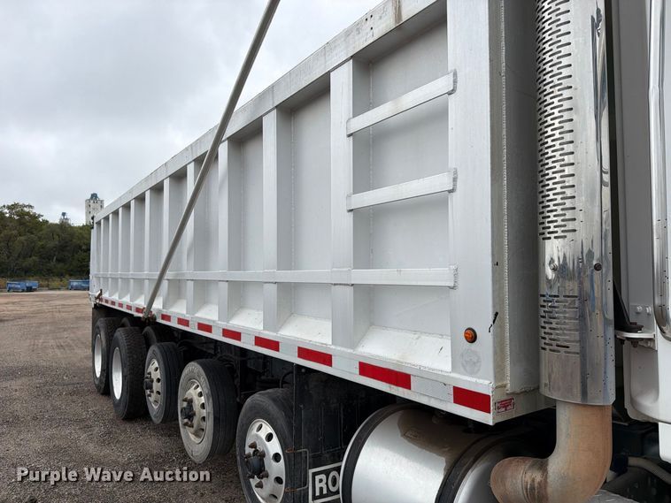 image for item FK3679 2017 Western Star 4700 dump truck