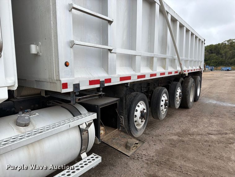 image for item FK3679 2017 Western Star 4700 dump truck