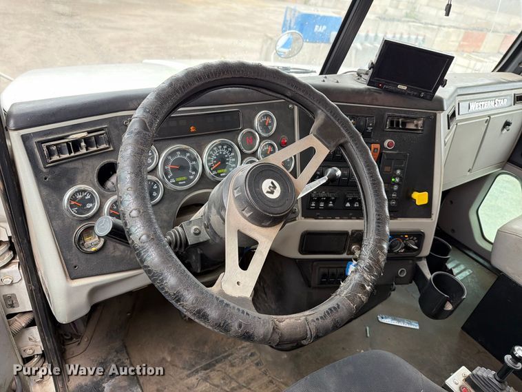 image for item FK3679 2017 Western Star 4700 dump truck