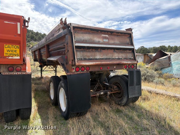 image for item FK4654 1996 Lufkin end dump trailer