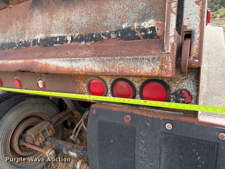 image for item FK4654 1996 Lufkin end dump trailer