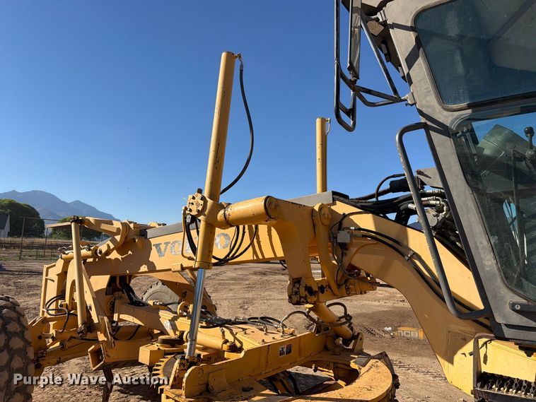 image for item FK4656 2001 Volvo G710VHP motor grader
