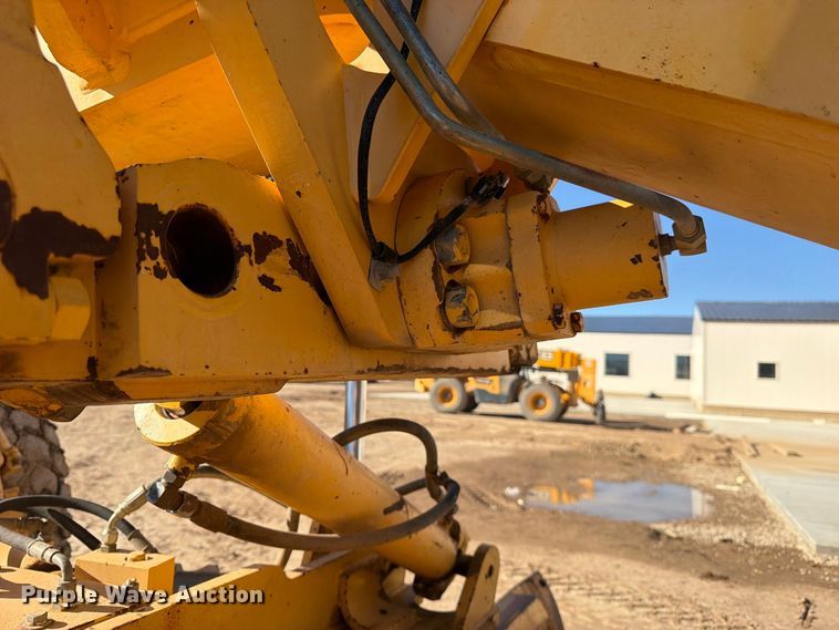 image for item FK4656 2001 Volvo G710VHP motor grader