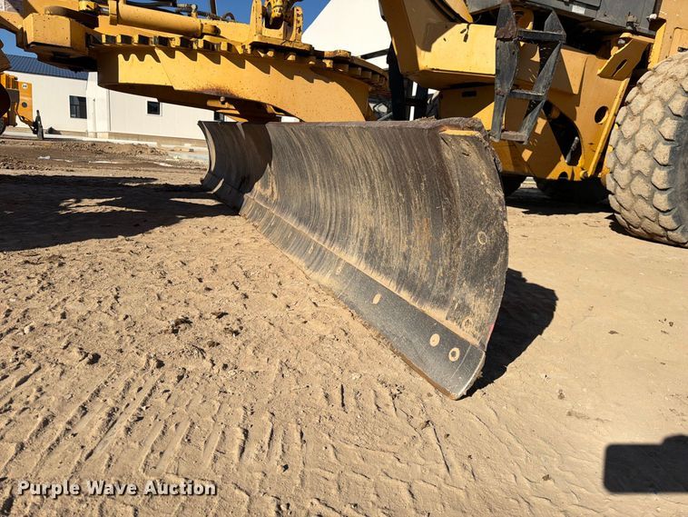 image for item FK4656 2001 Volvo G710VHP motor grader